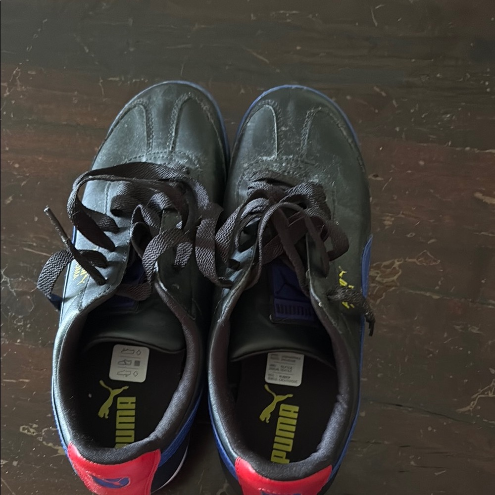 Puma Black and Blue Athletic Shoes Sleek Design